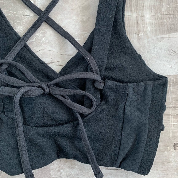 Gymshark True Texture Bralette in Black - Picture 5 of 7